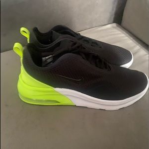 Brand new Nike Air Max motion 2